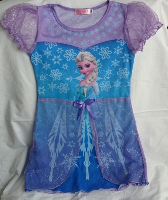 アナと雪の女王のエルサのドレスのようなワンピースで大喜び！